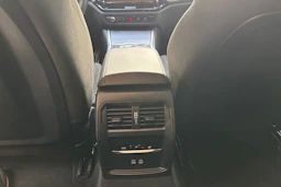 musta BMW 330 2025 kuva 18.