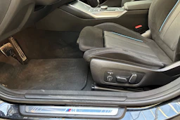musta BMW 330 2025 kuva 20.