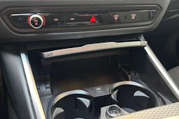 musta BMW 330 2025 kuva 29.
