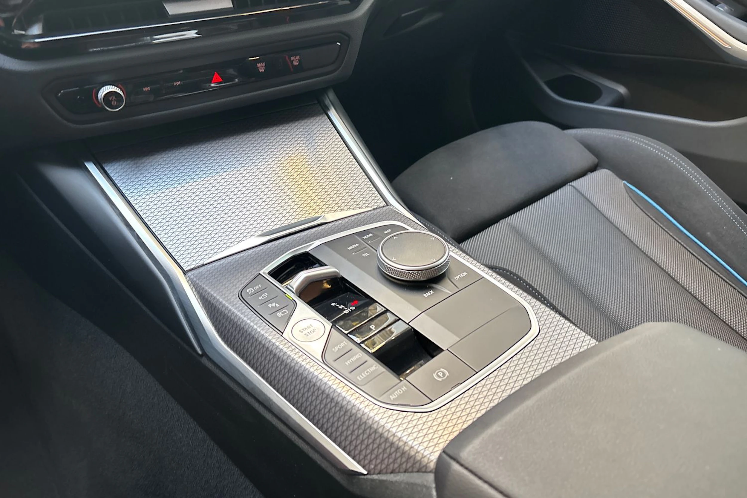 musta BMW 330 2025 kuva 30.