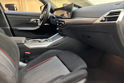 musta BMW 330 2025 kuva 32.