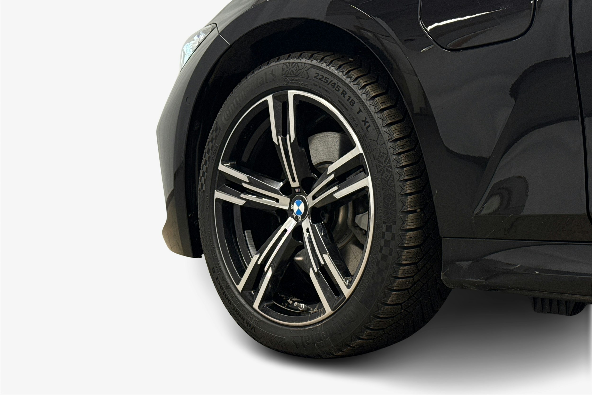 musta BMW 330 2025 kuva 11.