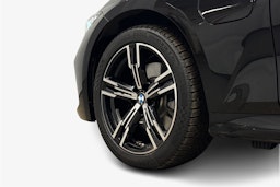 musta BMW 330 2025 kuva 11.