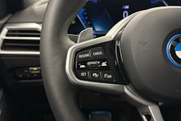 musta BMW 330 2025 kuva 15.