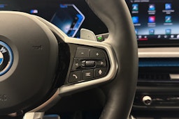 musta BMW 330 2025 kuva 16.