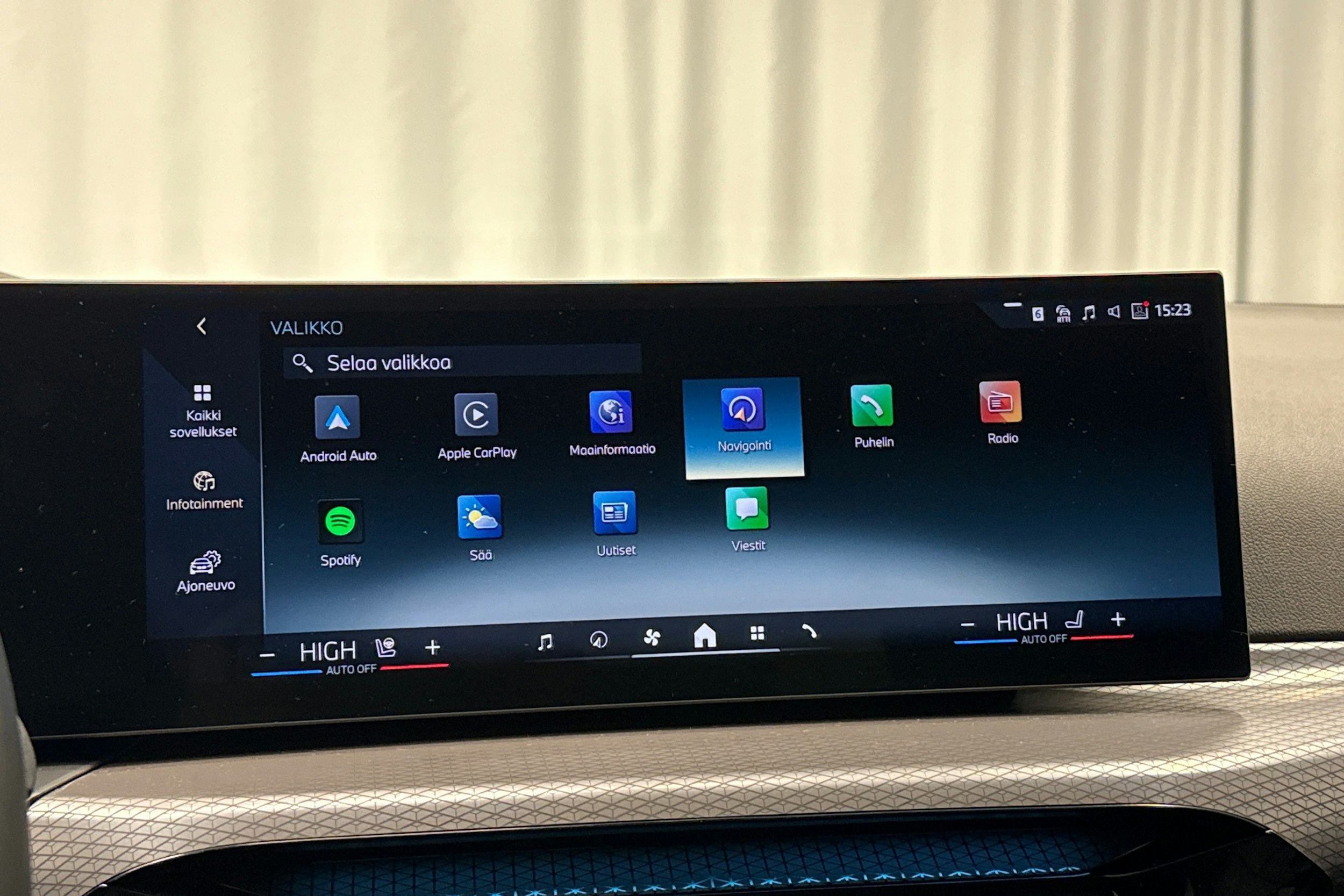 musta BMW 330 2025 kuva 20.