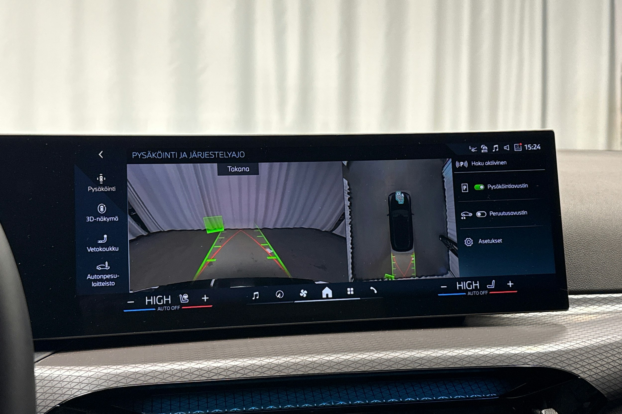 musta BMW 330 2025 kuva 21.