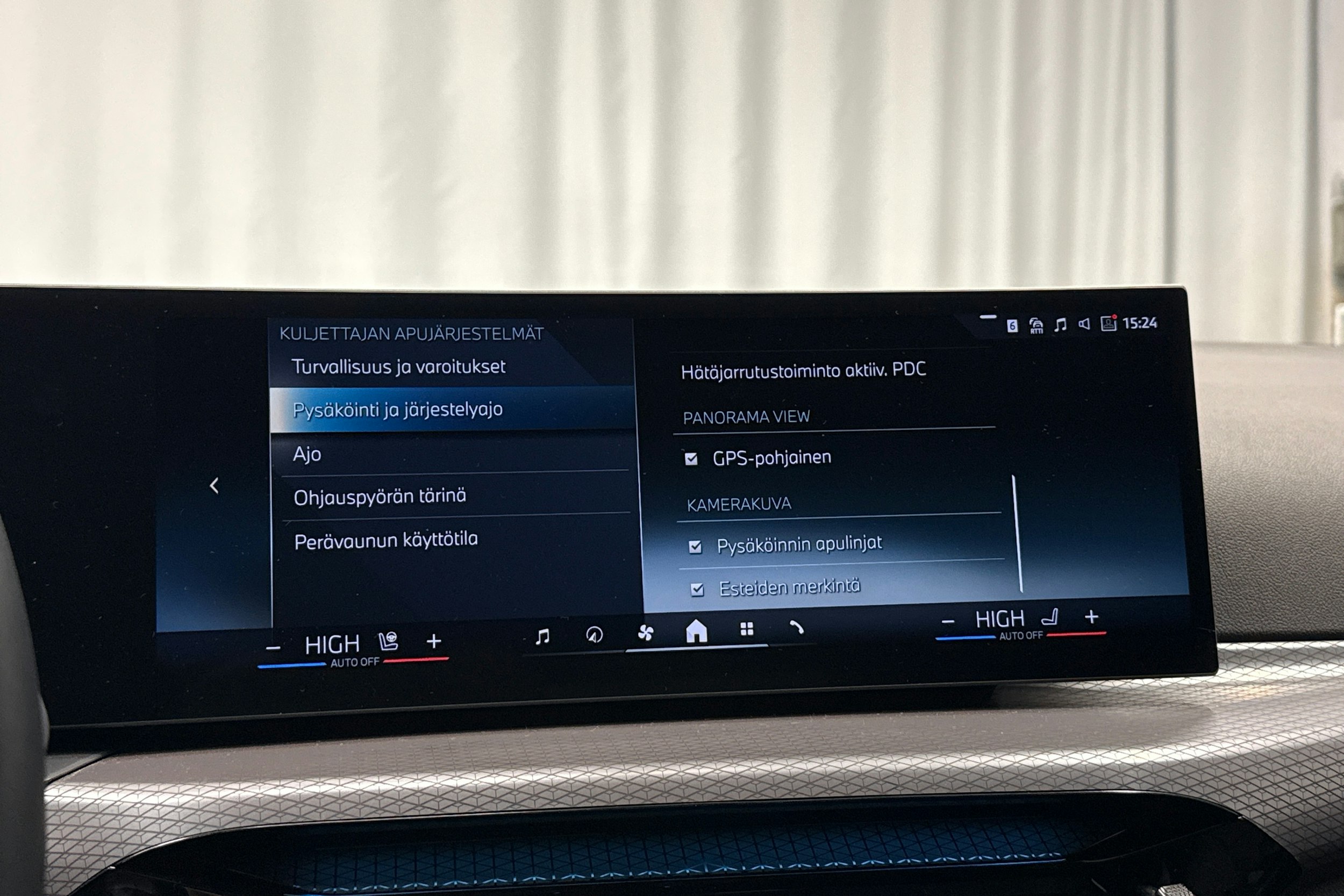 musta BMW 330 2025 kuva 23.