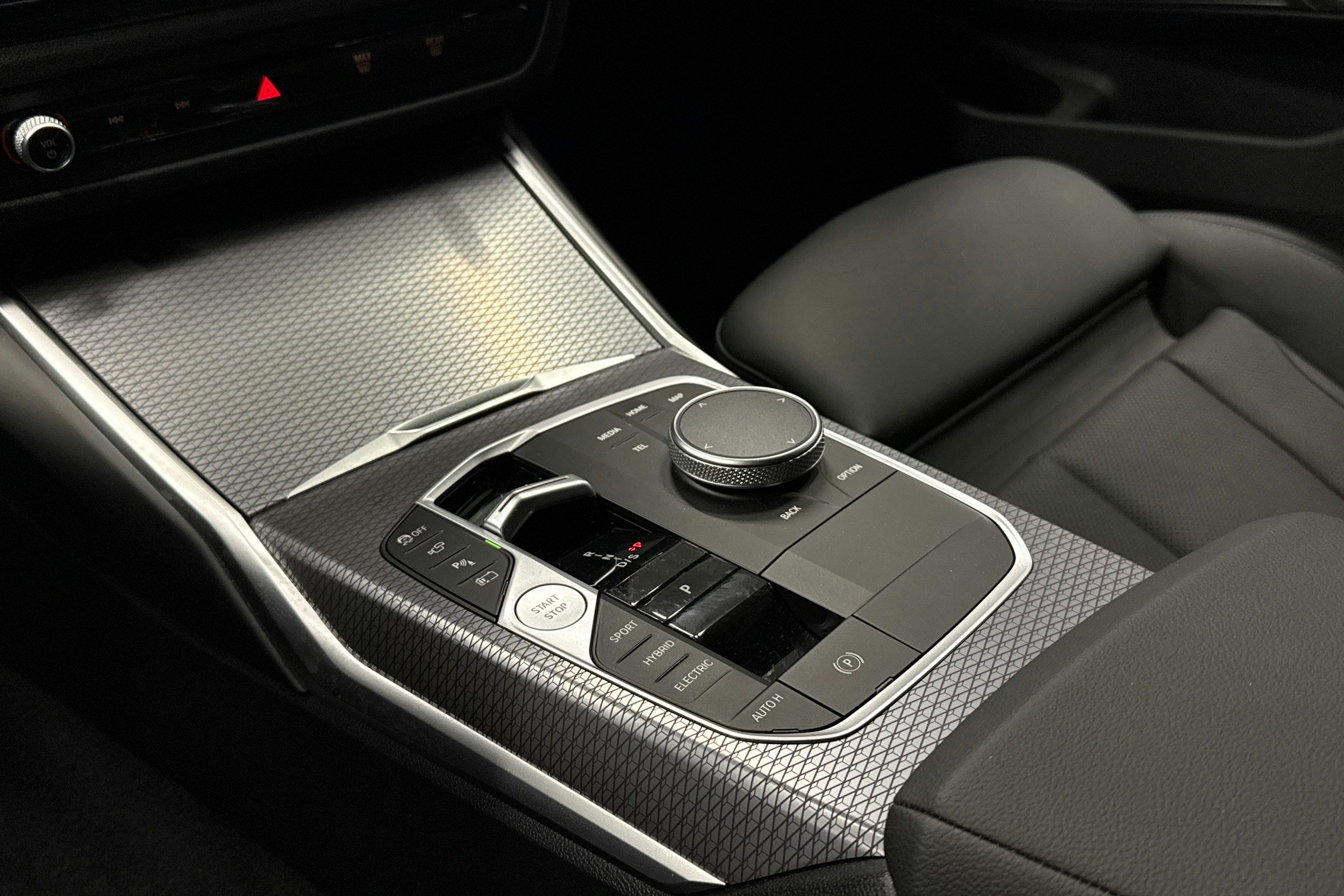 musta BMW 330 2025 kuva 25.