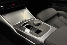 musta BMW 330 2025 kuva 25.