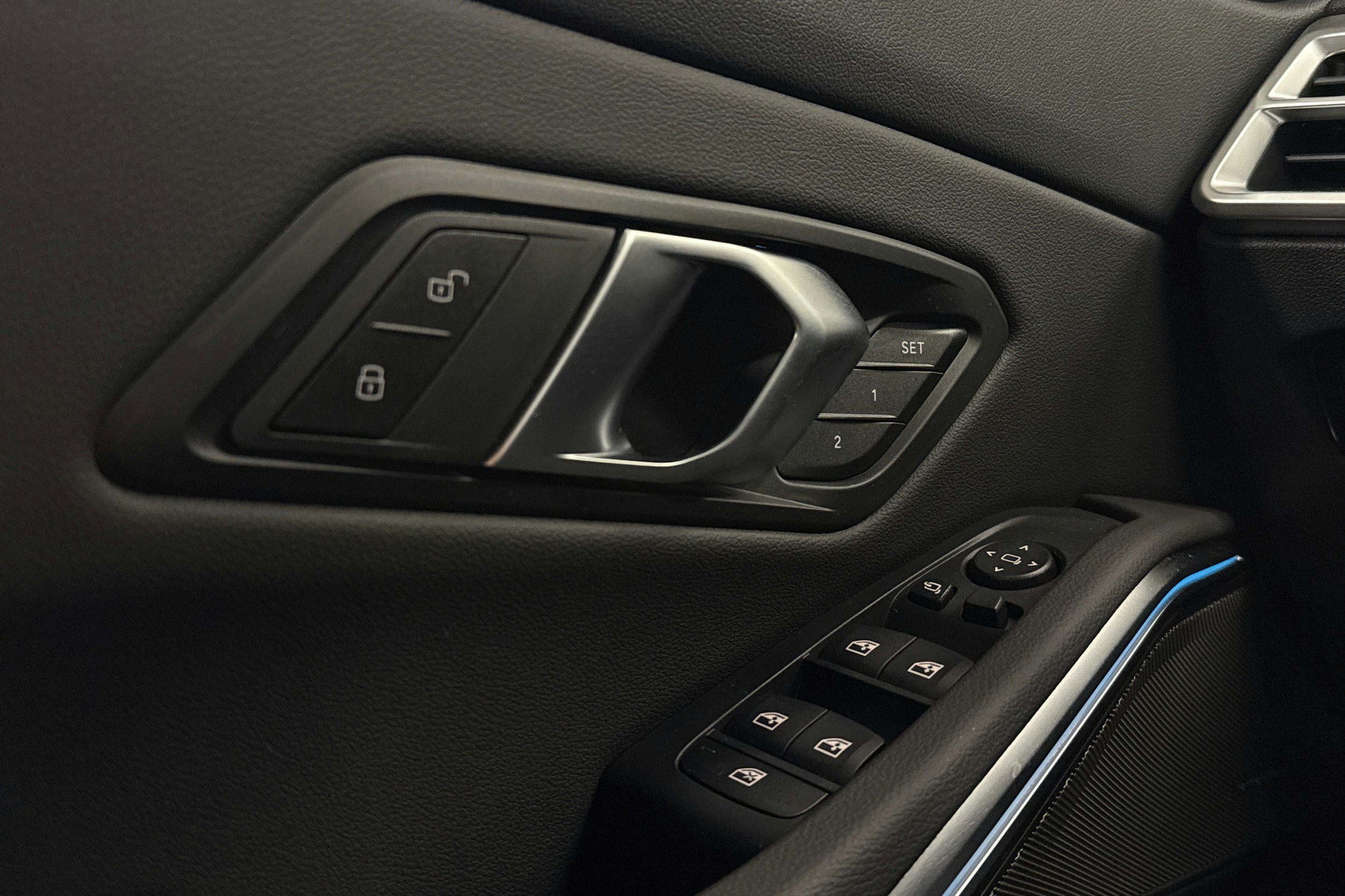 musta BMW 330 2025 kuva 26.