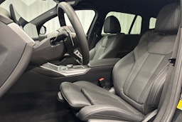 musta BMW 330 2025 kuva 27.