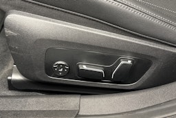 musta BMW 330 2025 kuva 28.