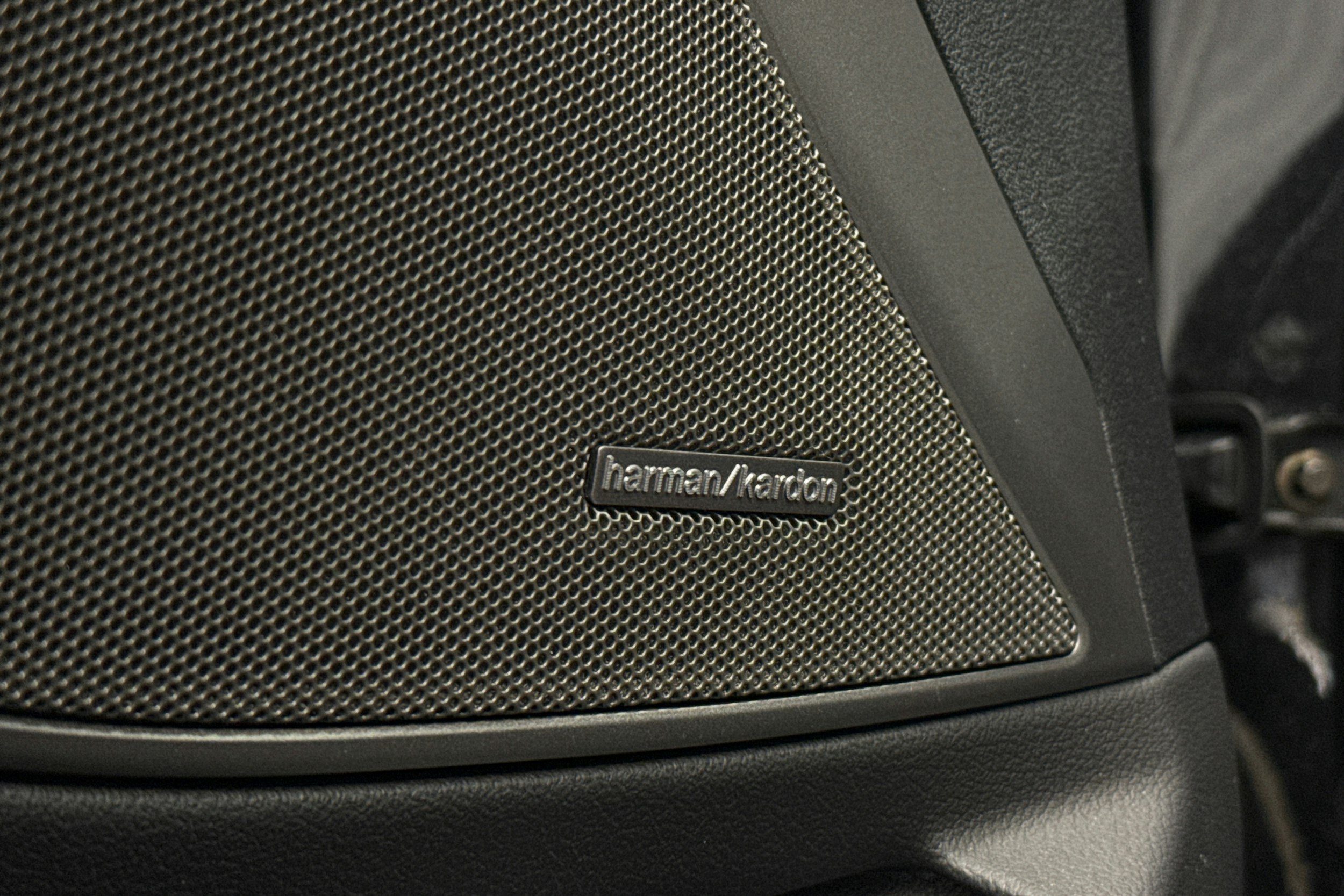 musta BMW 330 2025 kuva 29.