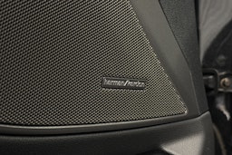 musta BMW 330 2025 kuva 29.