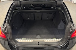 musta BMW 330 2025 kuva 30.