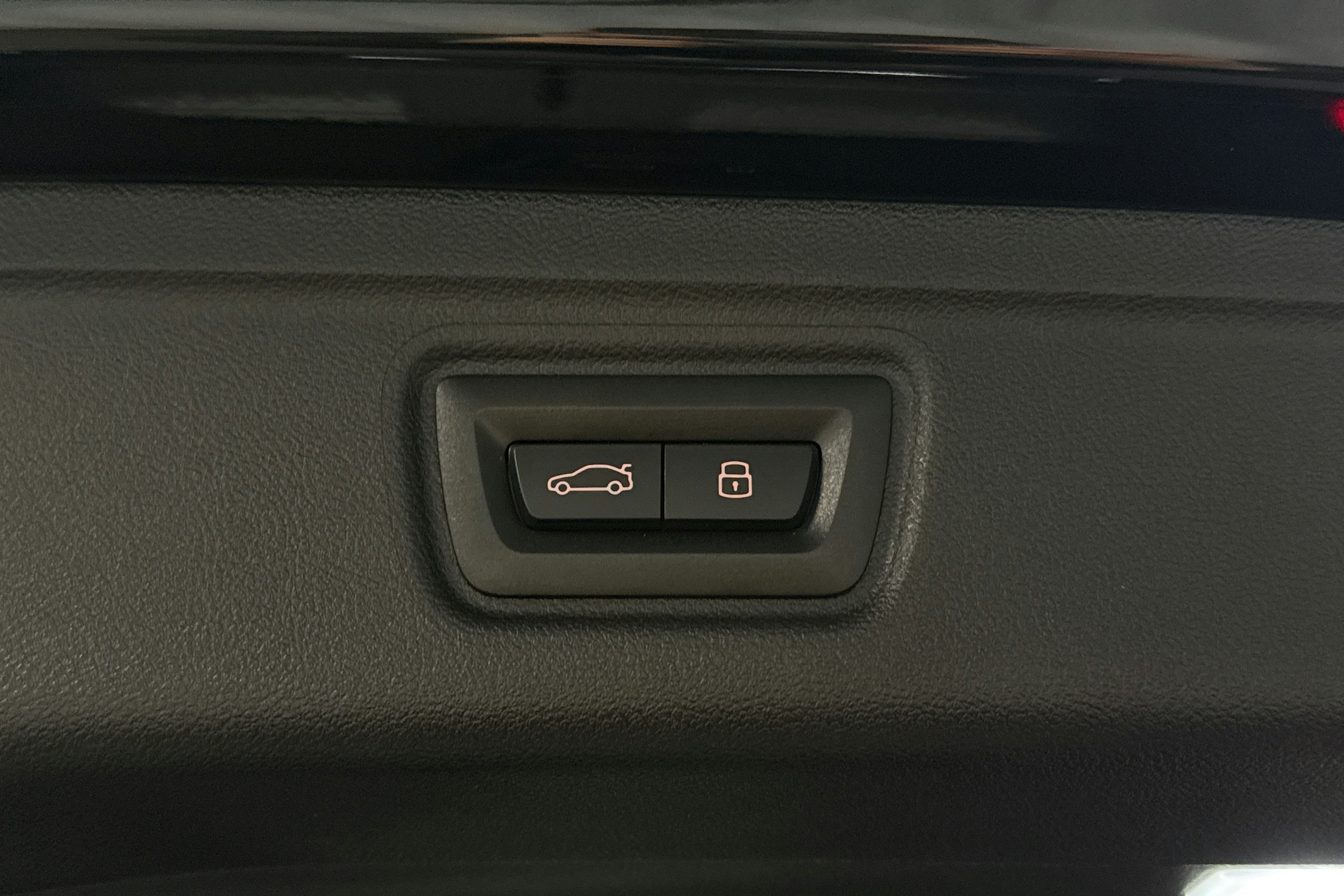 musta BMW 330 2025 kuva 31.