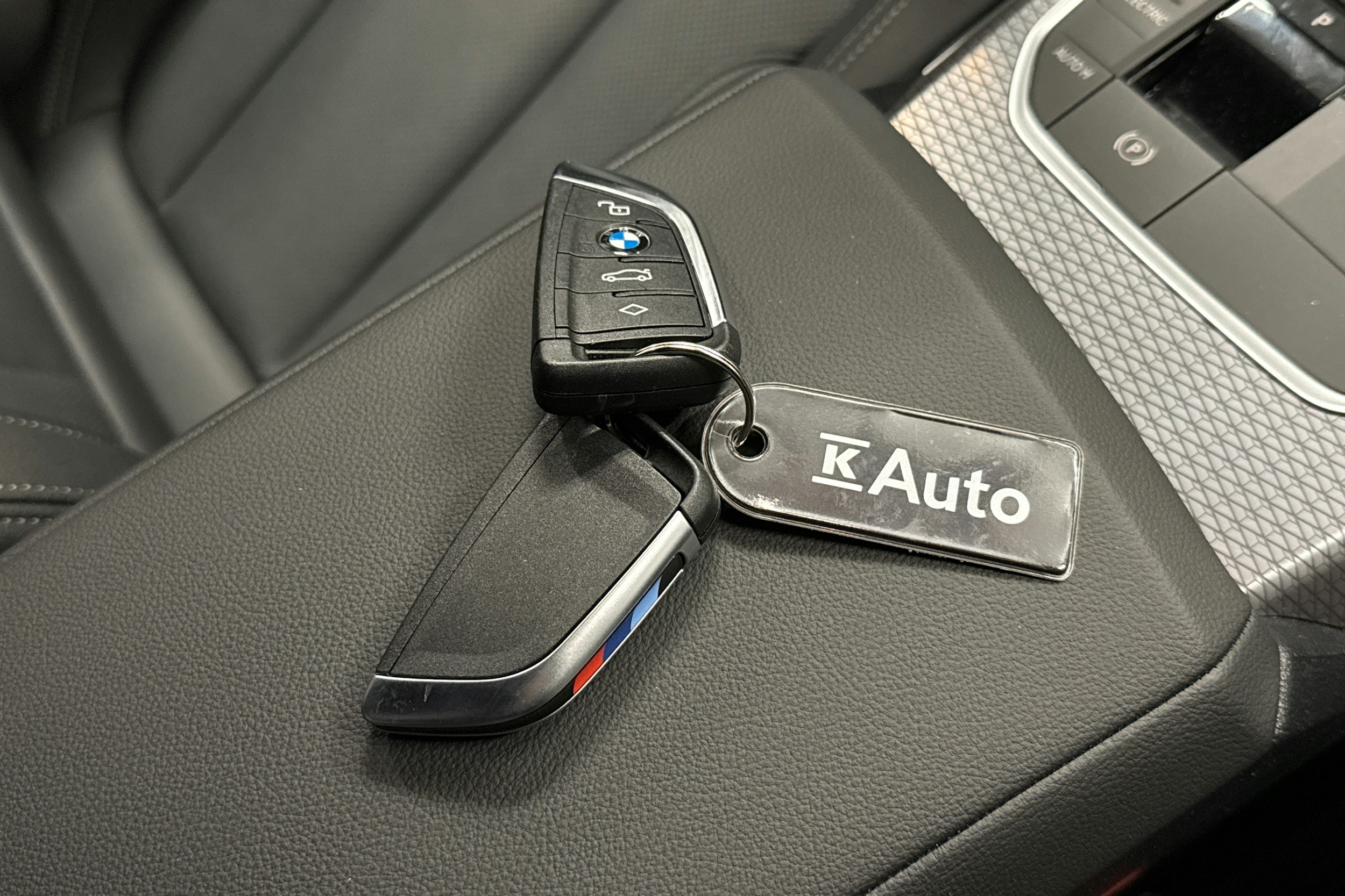 musta BMW 330 2025 kuva 33.