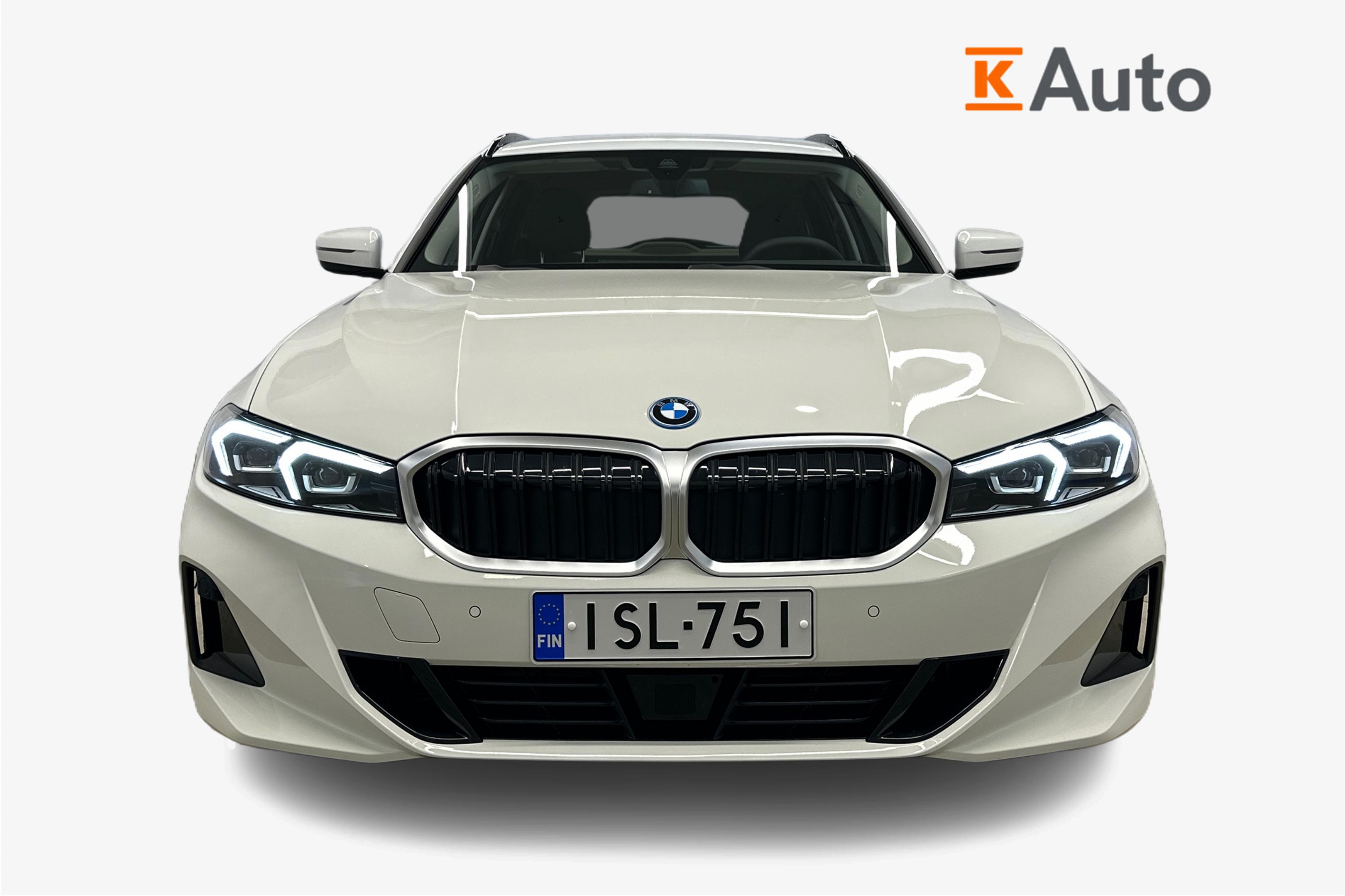 BMW 330 2026, kuva 4/39