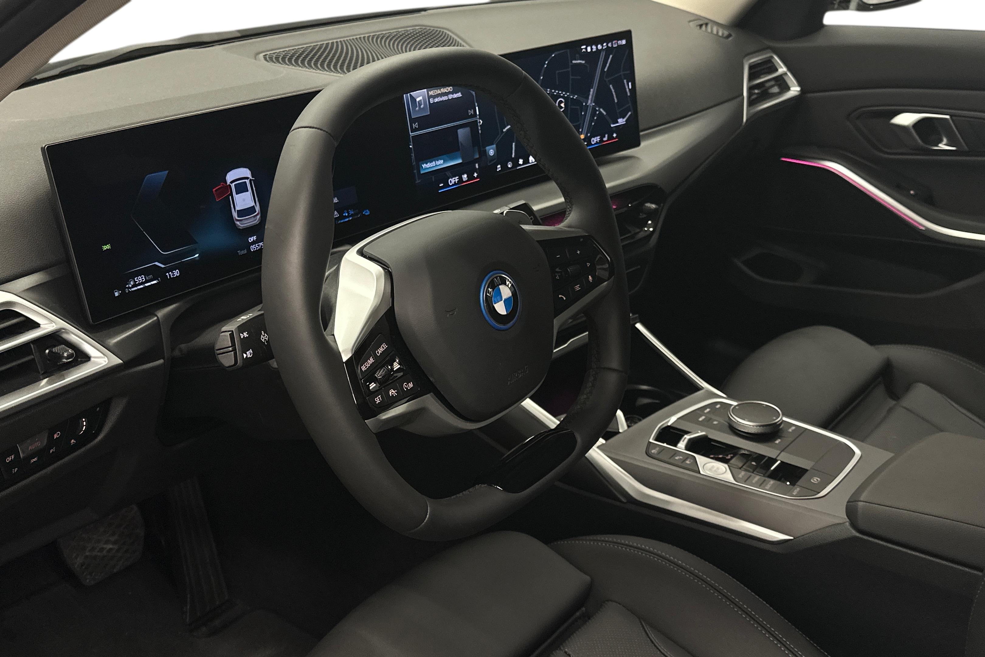 BMW 330 2026, kuva 6/39