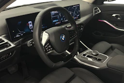 valkoinen BMW 330 2026 kuva 6.