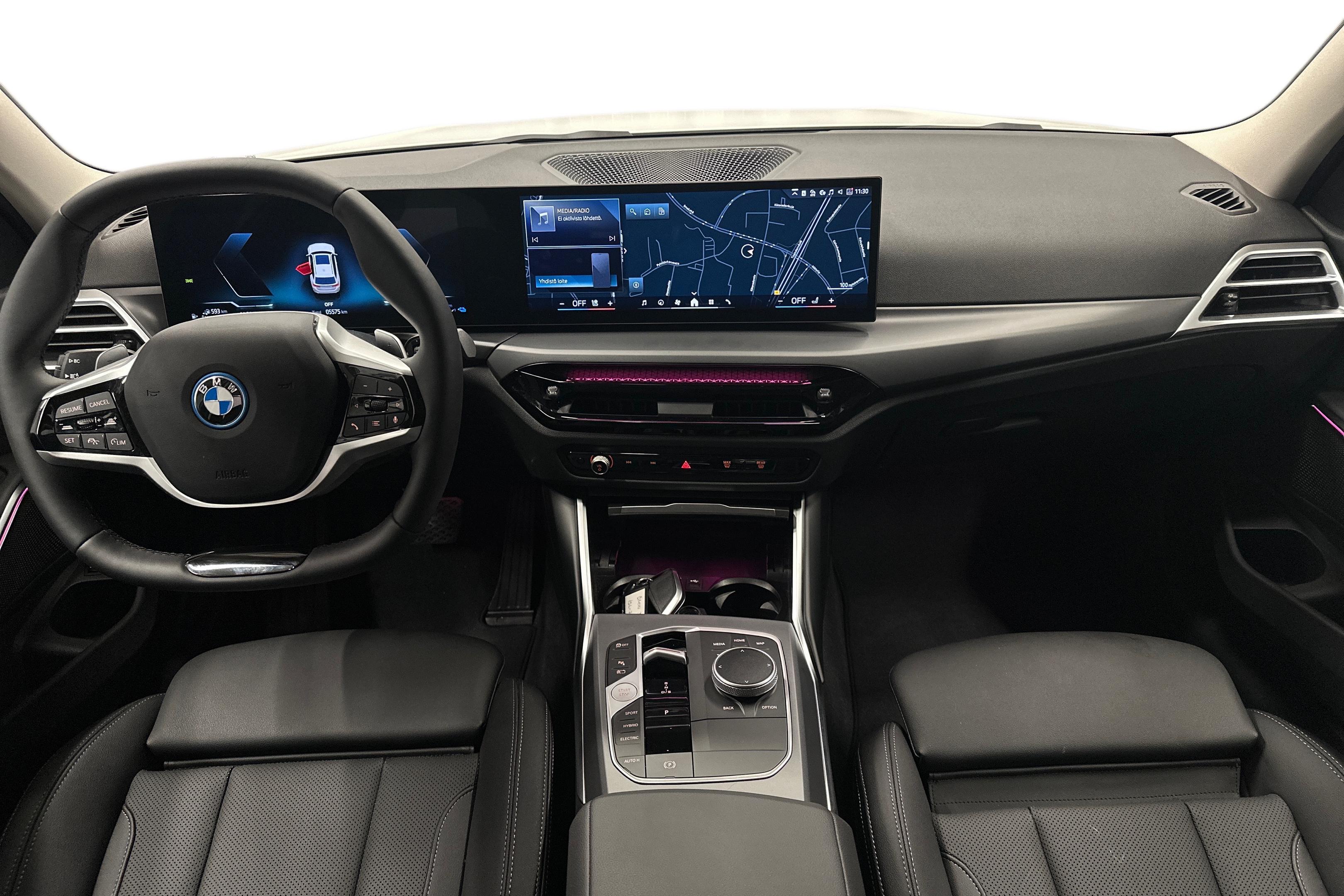 BMW 330 2026, kuva 7/39