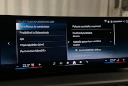 valkoinen BMW 330 2026 kuva 22.