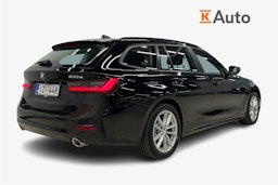 Musta BMW 330e 2021 kuva 2.