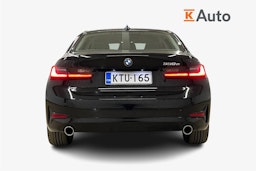 Musta BMW 330e 2021 kuva 3.
