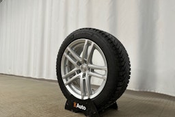 Musta BMW 330e 2021 kuva 13.
