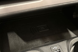 Musta BMW 330e 2021 kuva 21.