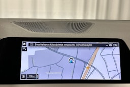 Musta BMW 330e 2021 kuva 24.