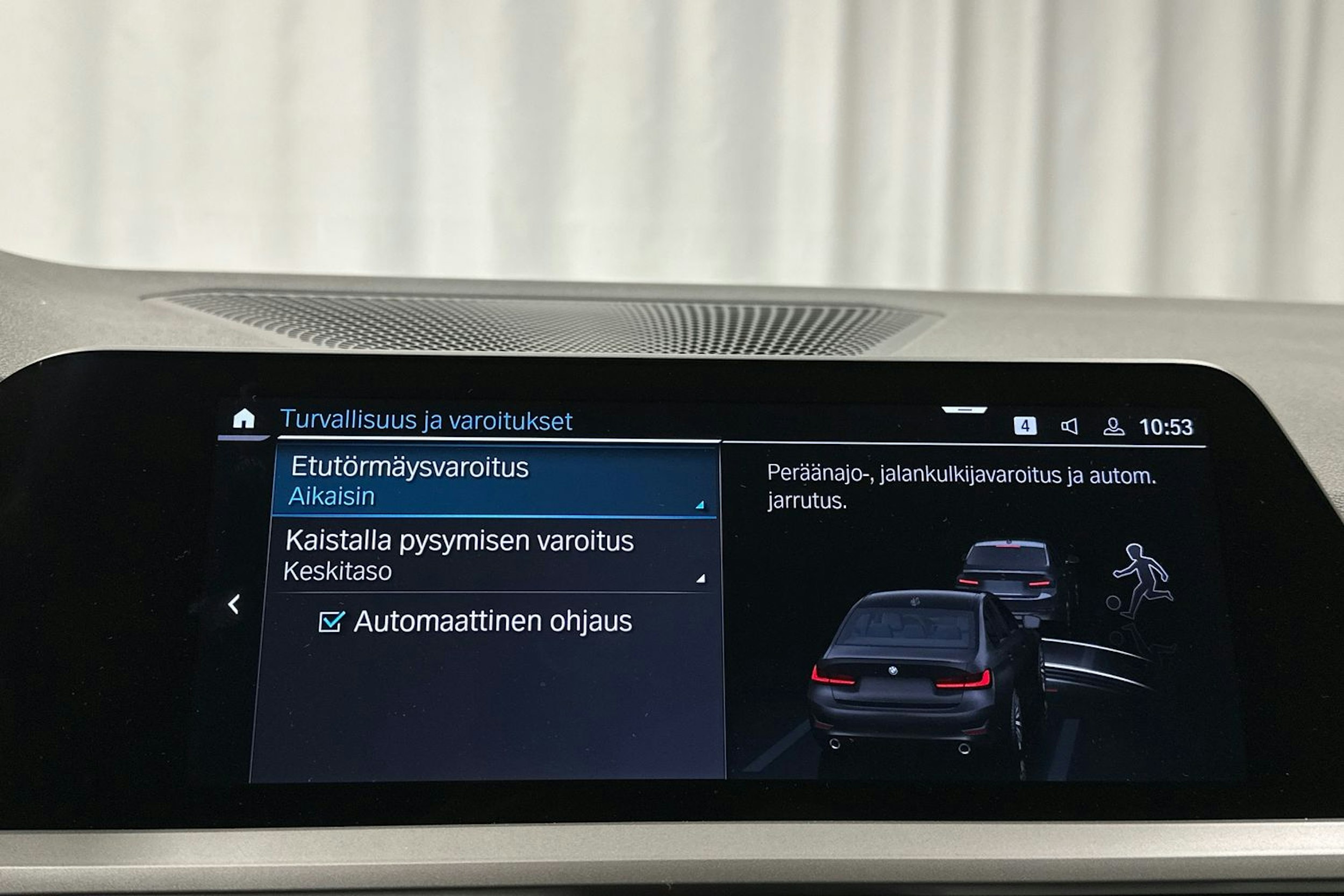 Musta BMW 330e 2021 kuva 27.