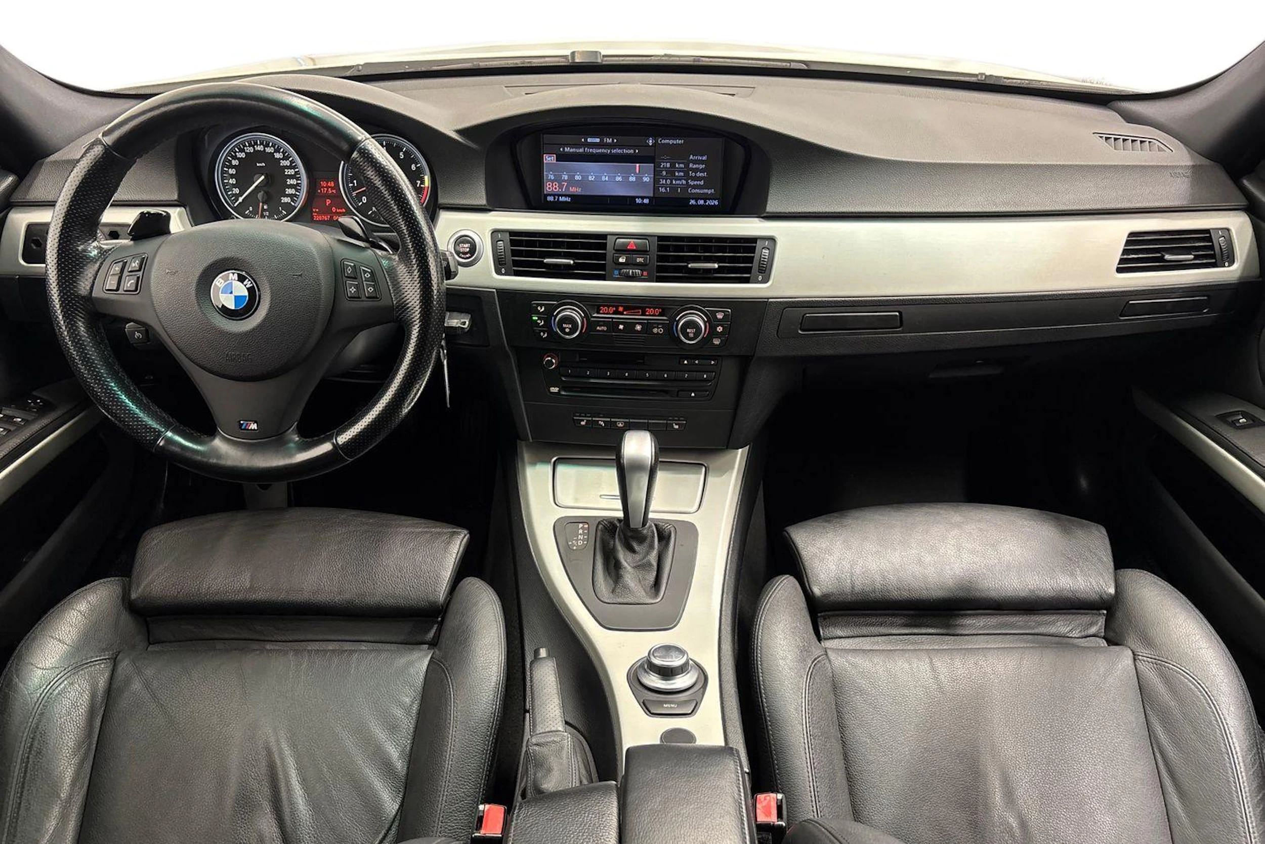valkoinen BMW 335 2007 kuva 7.