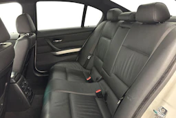 valkoinen BMW 335 2007 kuva 8.