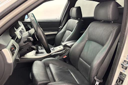 valkoinen BMW 335 2007 kuva 11.