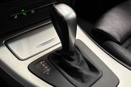 valkoinen BMW 335 2007 kuva 21.