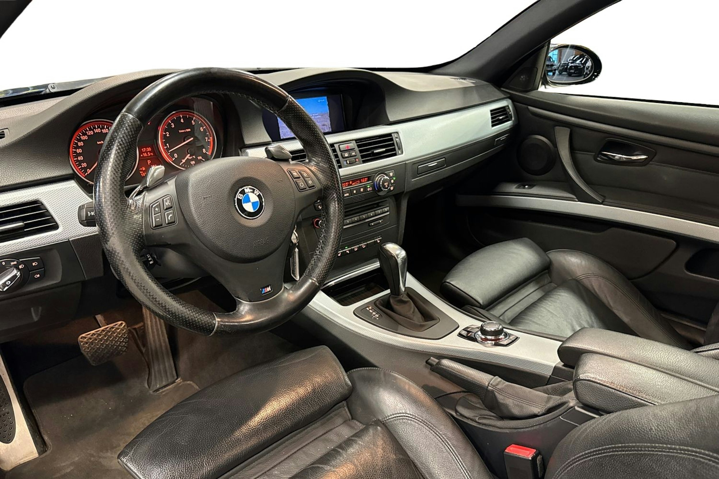 sininen BMW 335 2008 kuva 3.