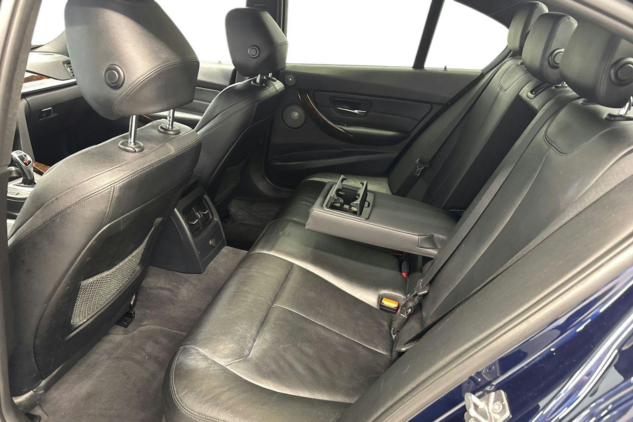 sininen BMW 335 2013 kuva 10.