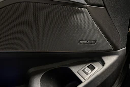 musta BMW 340 2021 kuva 4.