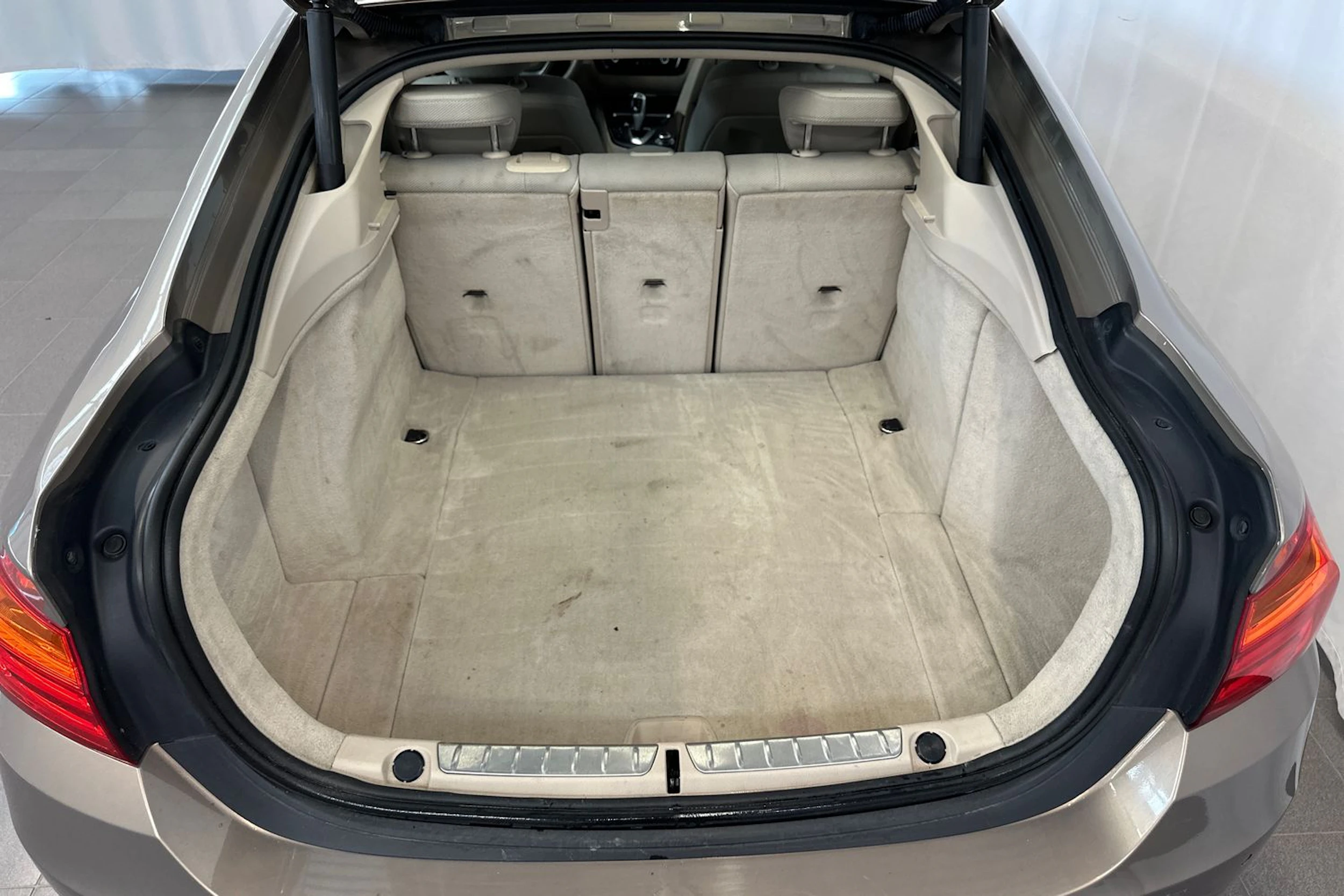 ruskea (beige) BMW 418 2015 kuva 15.