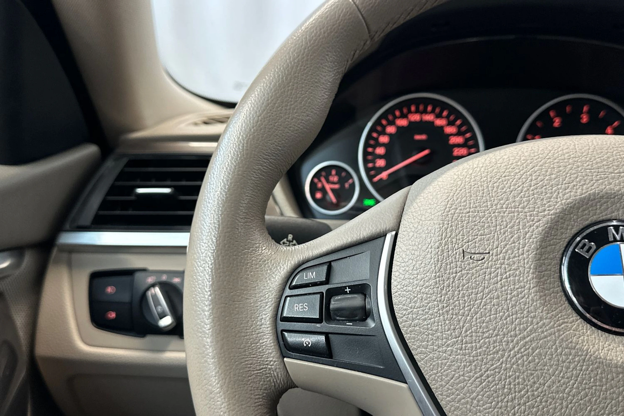 ruskea (beige) BMW 418 2015 kuva 17.