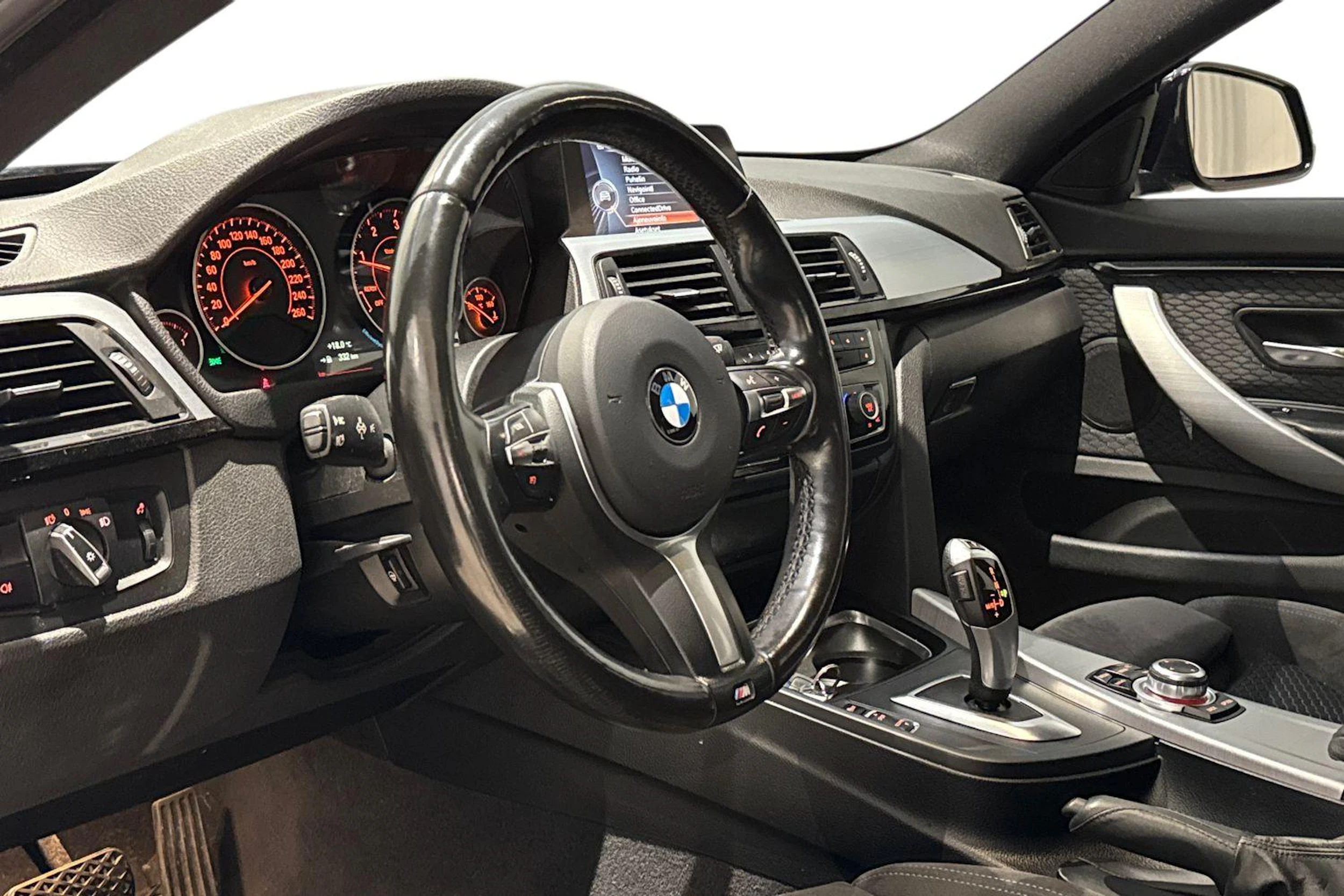 musta BMW 418 2015 kuva 6.