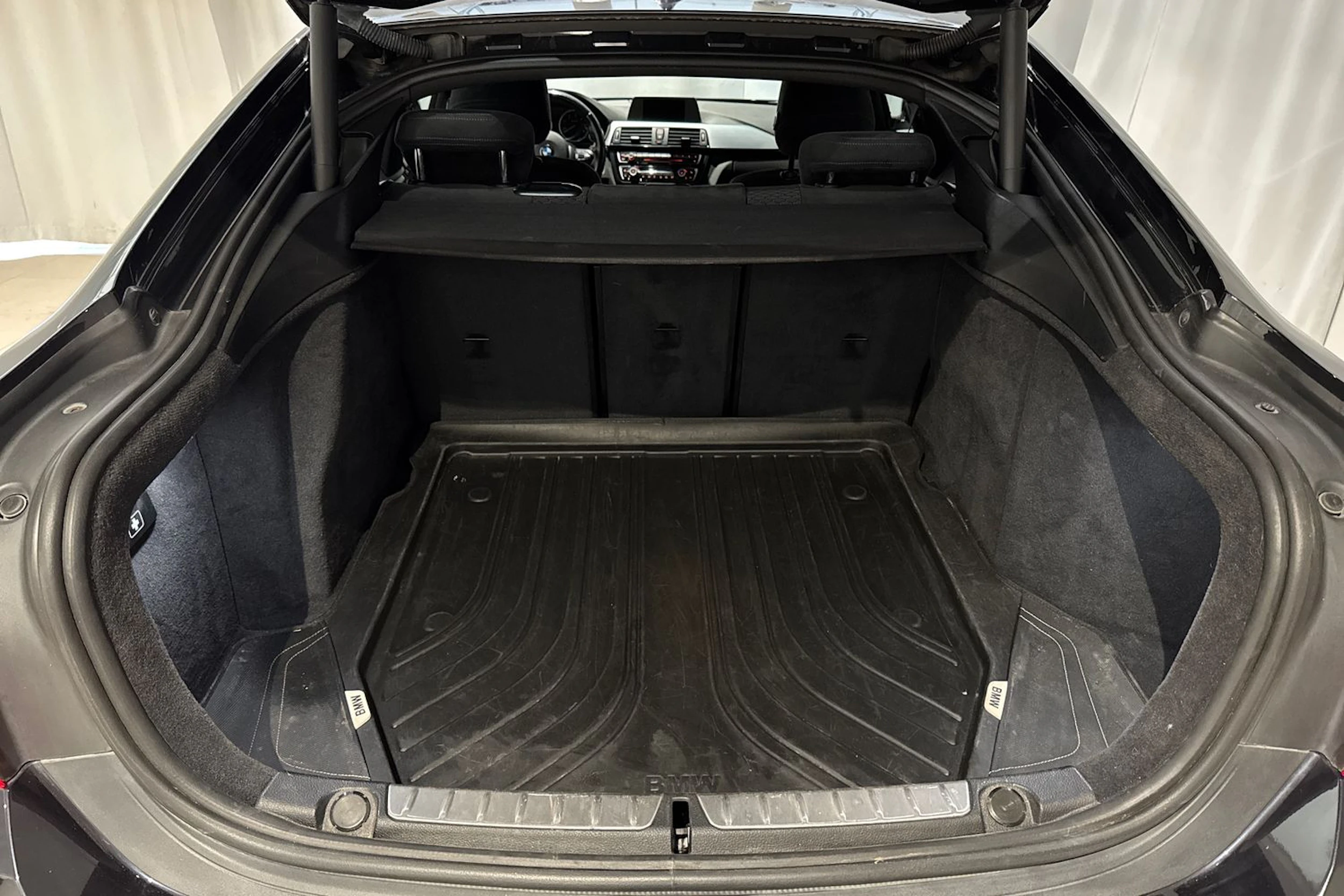 musta BMW 418 2015 kuva 12.