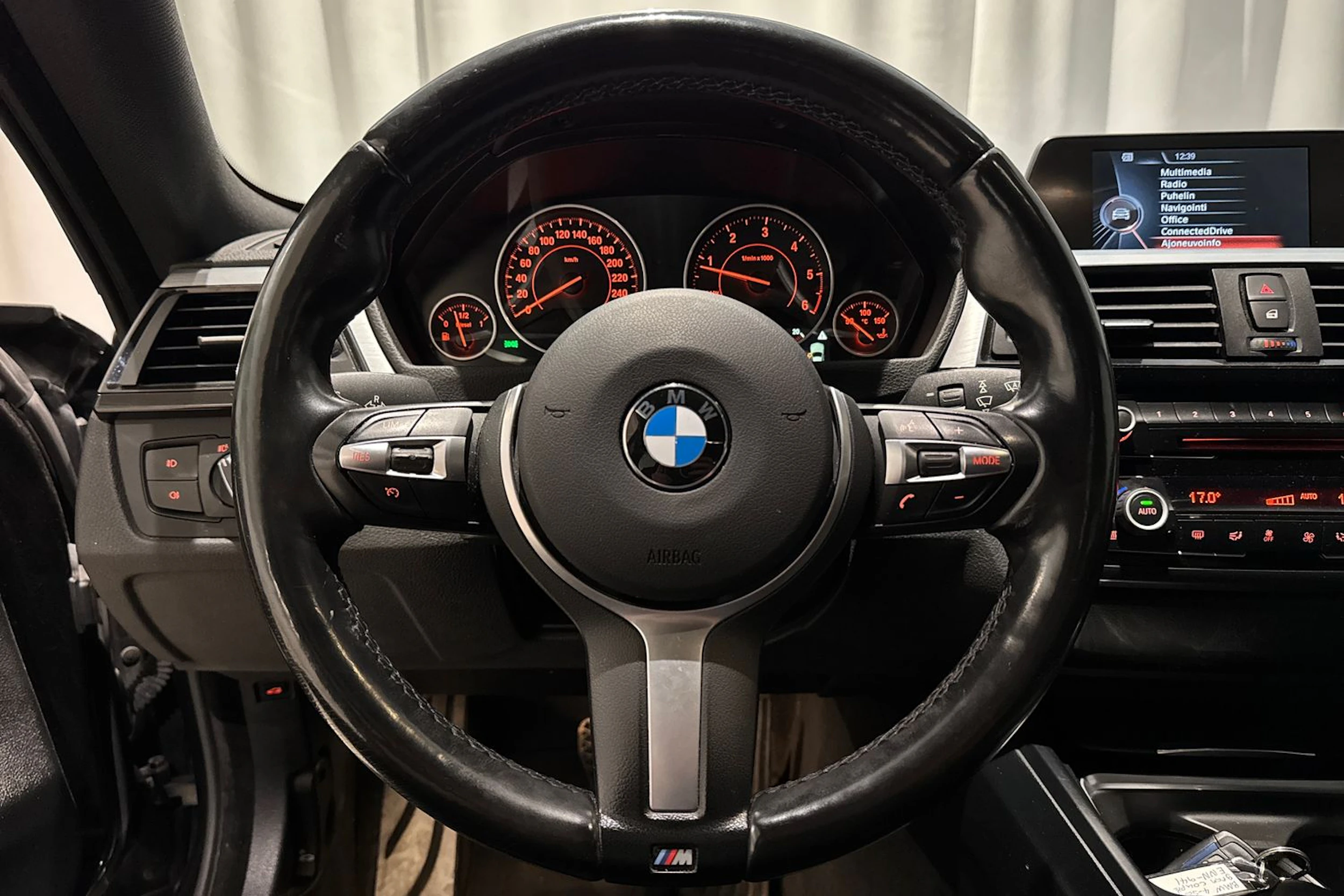 musta BMW 418 2015 kuva 15.