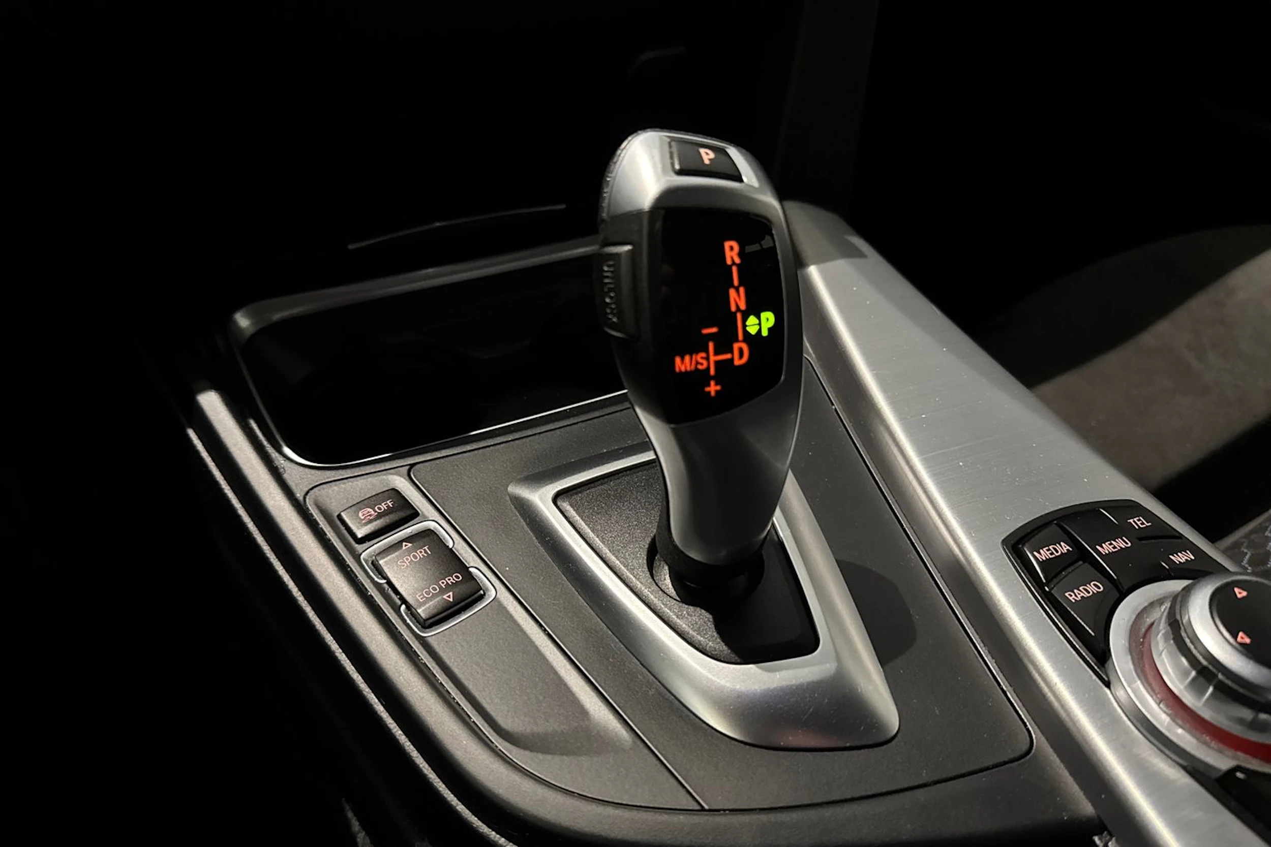 musta BMW 418 2015 kuva 22.