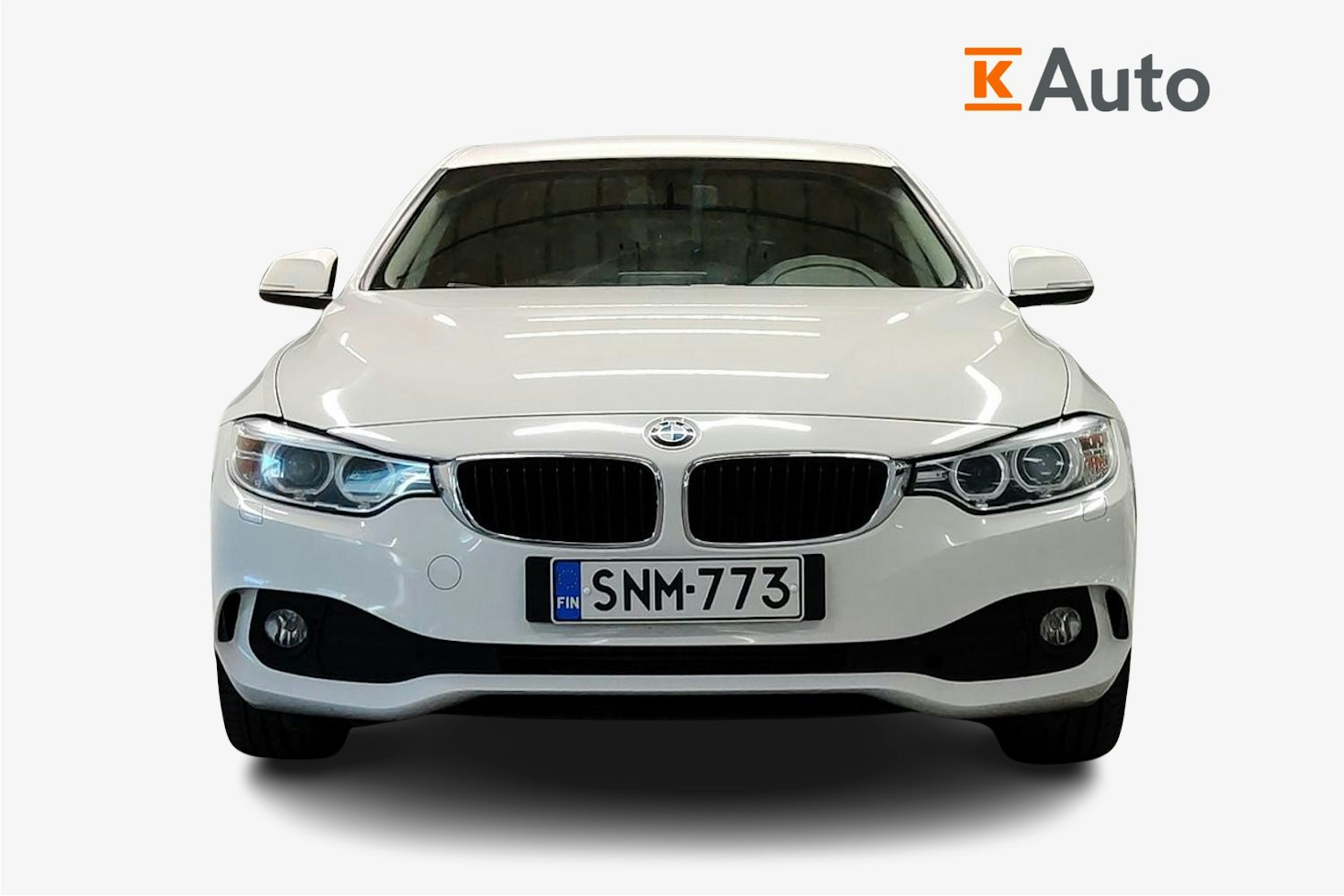 Valkoinen BMW 418 2015 kuva 4.
