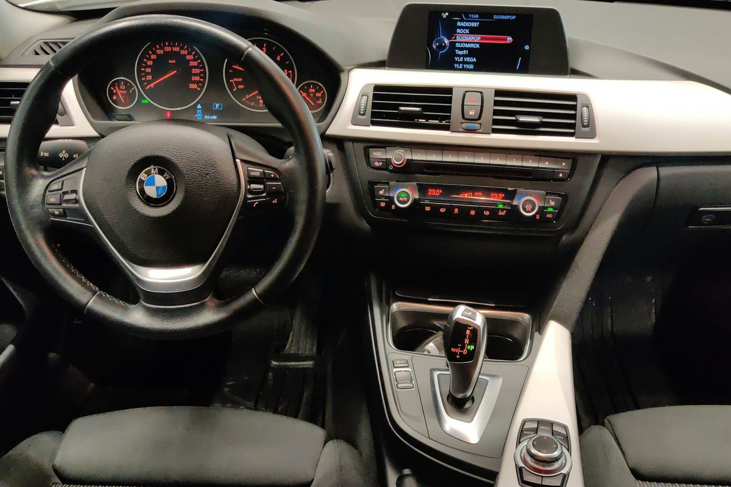 Valkoinen BMW 418 2015 kuva 7.