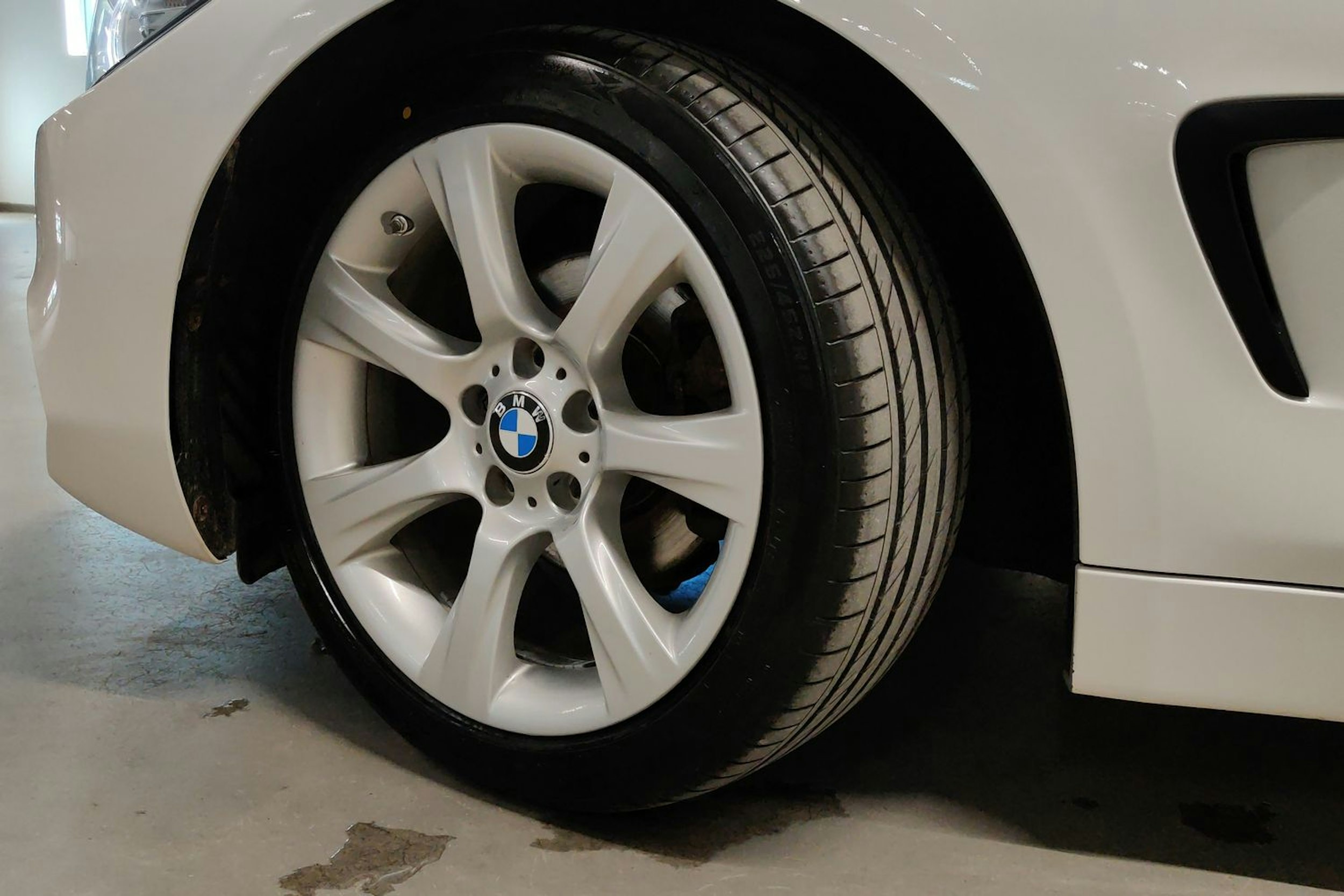 Valkoinen BMW 418 2015 kuva 10.