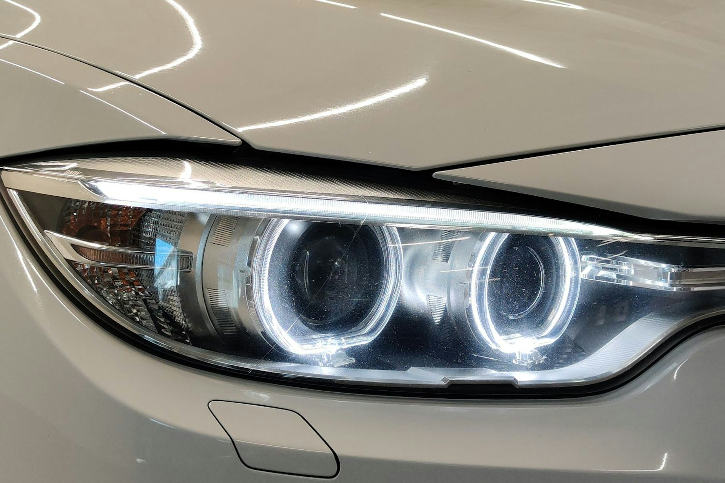Valkoinen BMW 418 2015 kuva 11.